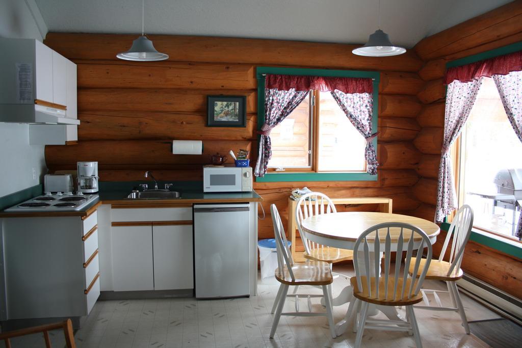 Twin Peaks Resort Valemount Exterior foto